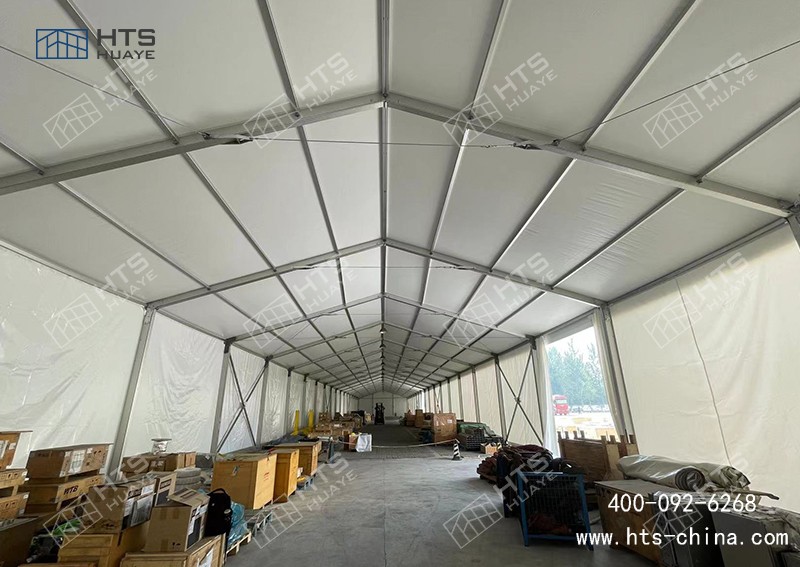 占地接近1400平方米的倉儲篷房，抗雪每平方20厘米