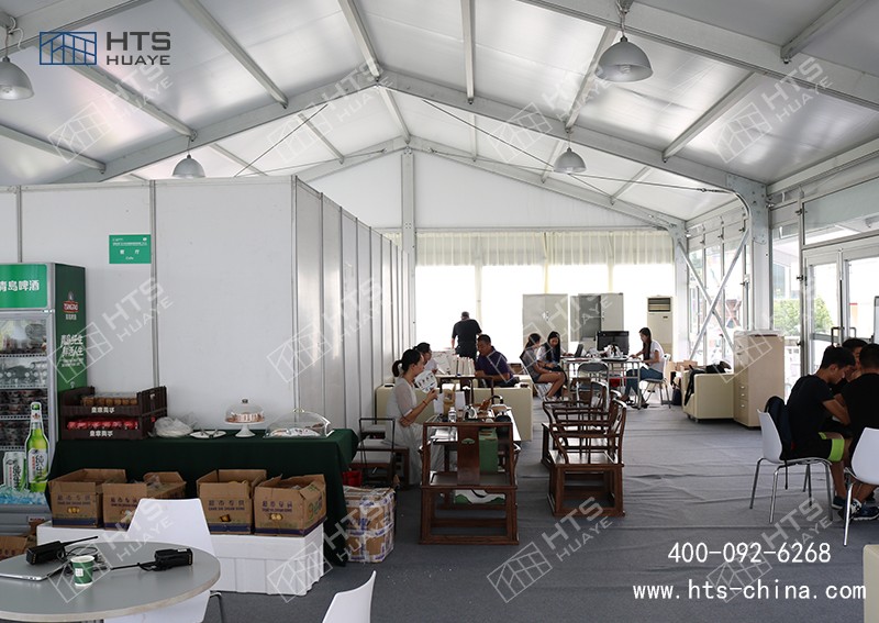 鋁合金框架棚房屬于綠色環(huán)保建筑，搭建現(xiàn)場無焊接